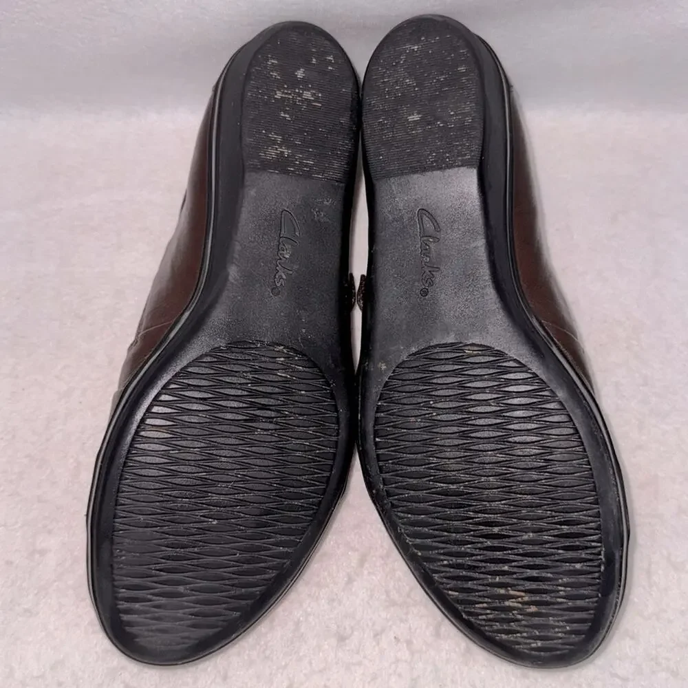 EUC Women’s Clarks Dark Brown Leather Slip-on Comfort Loafers size 8.5